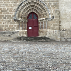Parvis de l'Eglise SAINT DENIS DE JOUHET Parvis de l'Eglise SAINT DENIS DE JOUHET